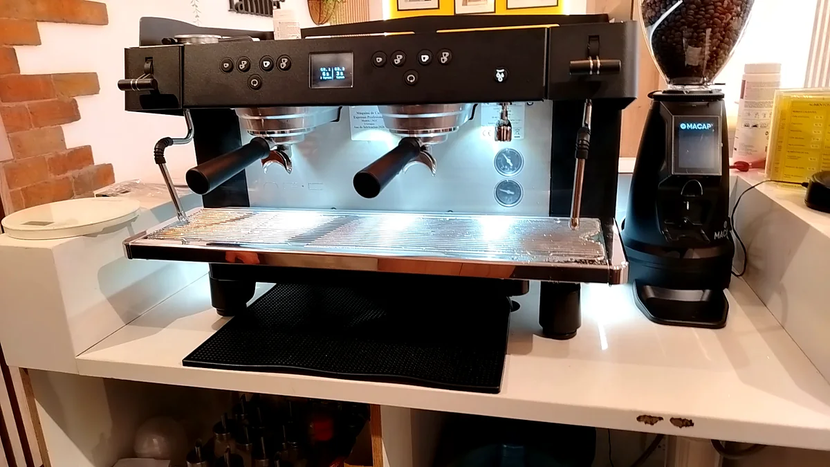 Máquina compacta con dos molinos en barra
